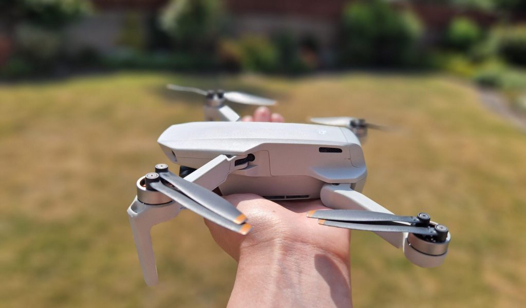 DJI Mini 2 - In hand